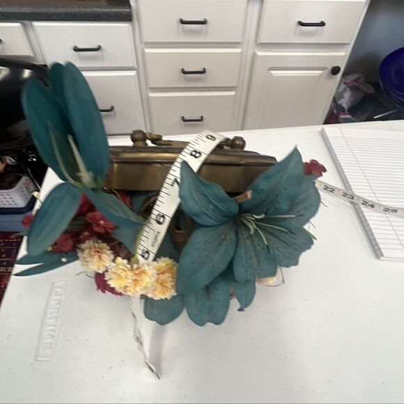 Vintage Brass Box w/Flowers - Picture 6 of 6